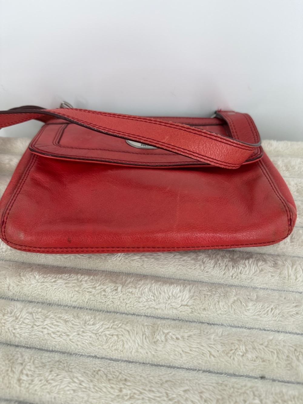 Fossil “Marlow” in Red Leather Crossbody Bag - Picture 6 of 13